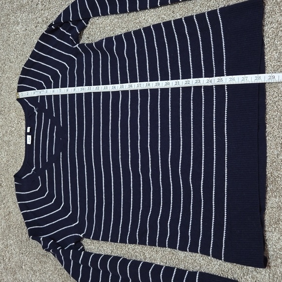 Gap v-neck navy blue striped sweater in Large tall - Picture 9 of 11